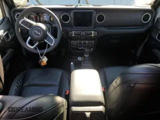 2023 Jeep Wrangler Sahara z VIN 1C4JJXP66PW703050, wystawiony jako Copart lot #53637455 z przebiegiem 7 525 mil mil oraz Czysty tytuł • Clean title. Historia ofert i sprzedaży dostępna na DreamBid. Obrazek 8.