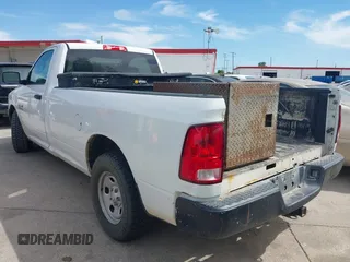 2017 Ram 1500 Tradesman z VIN 3C6JR6DG5HG774182, wystawiony jako IAAI lot #42314140 z przebiegiem 132 895 mil mil oraz . Historia ofert i sprzedaży dostępna na DreamBid. Obrazek 3.