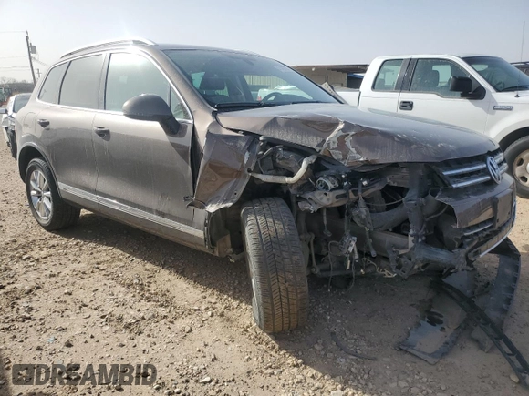 2013 Volkswagen Touareg Exec z VIN WVGEF9BP7DD009467, wystawiony jako Copart lot #47492725 z przebiegiem 109 511 mil mil oraz Szkoda całkowita • Salvage title. Historia ofert i sprzedaży dostępna na DreamBid. Obrazek 4.