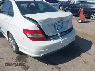 2011 Mercedes-Benz C 300 Sport с VIN WDDGF5EB2BA523947, выставлен на аукционе IAAI как лот 42012039 с пробегом 230 948 миль миль и . История ставок и продаж доступна на DreamBid. Изображение 6.