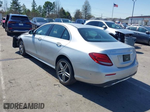 2018 Mercedes-Benz E-Class E 300 with VIN WDDZF4JB0JA472648, listed as a IAAI auction lot 41843995 with 128,590 mi miles. Bid and sale history available at carsss.com. Image 3.