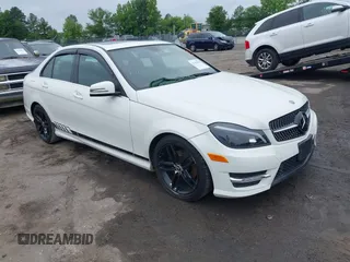 2012 Mercedes-Benz C 300 Sport z VIN WDDGF8BB7CF917342, wystawiony jako IAAI lot #42355638 z przebiegiem 127 666 mil mil oraz . Historia ofert i sprzedaży dostępna na DreamBid. Obrazek 1.