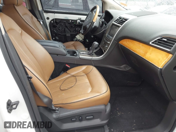 2012 Lincoln MKX z VIN 2LMDJ8JK2CBL09145, wystawiony jako IAAI lot #42309315 z przebiegiem 140 219 mil mil oraz . Historia ofert i sprzedaży dostępna na DreamBid. Obrazek 5.