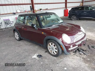 2003 MINI Hardtop z VIN WMWRC33473TC39868, wystawiony jako IAAI lot #41279678 z przebiegiem 162 005 mil mil oraz . Historia ofert i sprzedaży dostępna na DreamBid. Obrazek 1.