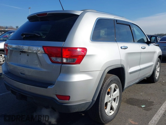 2011 Jeep Grand Cherokee Laredo z VIN 1J4RR4GG2BC511289, wystawiony jako IAAI lot #41240075 z przebiegiem 88 140 mil mil oraz . Historia ofert i sprzedaży dostępna na DreamBid. Obrazek 4.