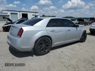 2019 Chrysler 300 Touring z VIN 2C3CCAAGXKH723055, wystawiony jako Copart lot #54528035 z przebiegiem 70 305 mil mil oraz Szkoda całkowita • Salvage title. Historia ofert i sprzedaży dostępna na DreamBid. Obrazek 3.