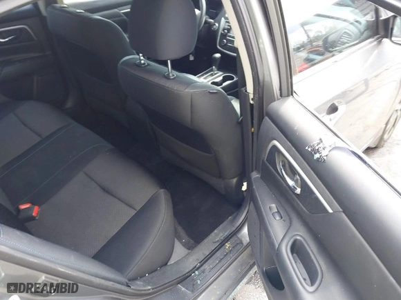 2016 Nissan Altima 2.5 SR with VIN 1N4AL3AP9GN381472, listed as a IAAI auction lot 41630389 with 207,706 mi miles. Bid and sale history available at carsss.com. Image 8.