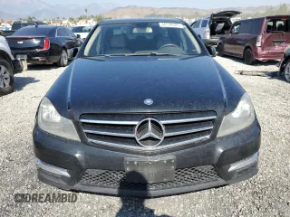 2014 Mercedes-Benz C 250 Sport z VIN WDDGF4HB5EA968032, wystawiony jako Copart lot #60570585 z przebiegiem 121 077 mil mil oraz Czysty tytuł • Clean title. Historia ofert i sprzedaży dostępna na DreamBid. Obrazek 5.
