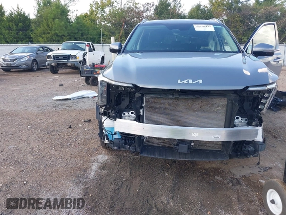 2024 Kia Sorento S z VIN 5XYRL4JC1RG265371, wystawiony jako IAAI lot #40450437 z przebiegiem 14 620 mil mil oraz . Historia ofert i sprzedaży dostępna na DreamBid. Obrazek 6.
