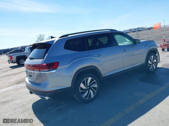 2024 Volkswagen Atlas 2.0T SE w/Technology with VIN 1V2HR2CA5RC569705, listed as a IAAI auction lot 41838594 with 27,519 mi miles. Bid and sale history available at carsss.com. Image 4.