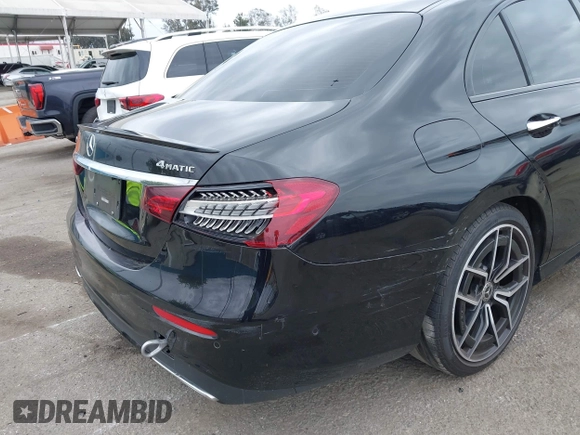2022 Mercedes-Benz E 450 z VIN W1KZF5KB8NB092932, wystawiony jako IAAI lot #42052966 z przebiegiem 57 176 mil mil oraz . Historia ofert i sprzedaży dostępna na DreamBid. Obrazek 18.