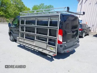 2015 Ford Transit Cargo z VIN 1FTBW2YG7FKA20201, wystawiony jako IAAI lot #42253463 z przebiegiem 83 235 mil mil oraz . Historia ofert i sprzedaży dostępna na DreamBid. Obrazek 3.
