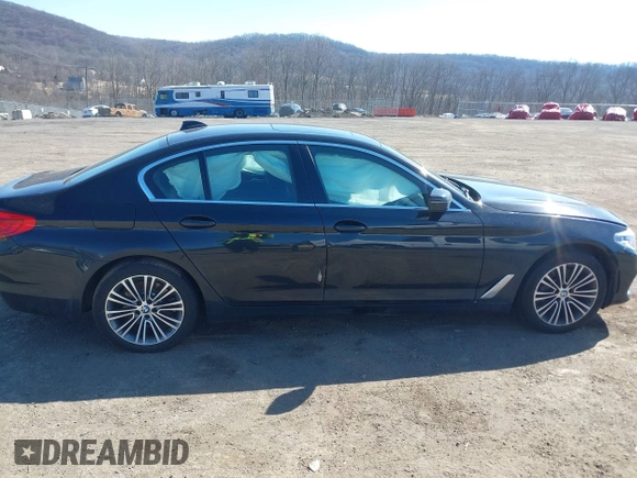 2019 BMW 5 Series 530i xDrive z VIN WBAJA7C57KWW27356, wystawiony jako IAAI lot #41711504 z przebiegiem 183 294 mil mil oraz . Historia ofert i sprzedaży dostępna na DreamBid. Obrazek 13.