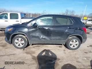 2019 Chevrolet Trax LS with VIN 3GNCJNSB8KL324963, listed as a IAAI auction lot 41690924 with 81,229 mi miles. Bid and sale history available at carsss.com. Image 14.