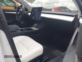 2021 Tesla Model 3 Standard Range Plus z VIN 5YJ3E1EA3MF060027, wystawiony jako IAAI lot #42319107 z przebiegiem 44 339 mil mil oraz . Historia ofert i sprzedaży dostępna na DreamBid. Obrazek 5.