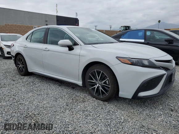 2022 Toyota Camry SE with VIN 4T1G11AK0NU002196, listed as a Copart auction lot 52739605 with 47,586 mi miles and Salvage Title. Bid and sale history available at DreamBid. Image 4.