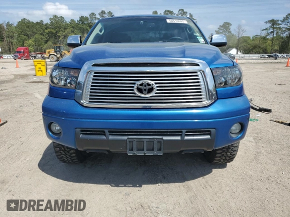 2010 Toyota Tundra Limited z VIN 5TFHW5F16AX130940, wystawiony jako Copart lot #50510085 z przebiegiem 316 494 mil mil oraz Szkoda całkowita • Salvage title. Historia ofert i sprzedaży dostępna na DreamBid. Obrazek 5.