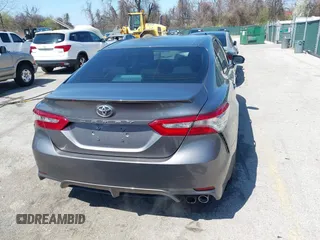 2018 Toyota Camry LE z VIN 4T1B11HK2JU113469, wystawiony jako IAAI lot #41912957 z przebiegiem 158 323 mil mil oraz . Historia ofert i sprzedaży dostępna na DreamBid. Obrazek 17.