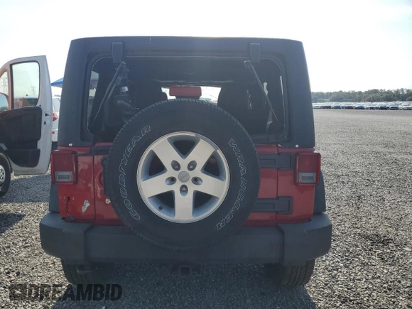 2013 Jeep Wrangler Unlimited Sport z VIN 1C4BJWDG1DL694556, wystawiony jako Copart lot #58730525 z przebiegiem Nie podano mil oraz Szkoda całkowita • Salvage title. Historia ofert i sprzedaży dostępna na DreamBid. Obrazek 6.