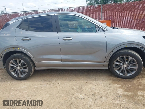 2023 Buick Encore GX Select с VIN KL4MMDS21PB121589, выставлен на аукционе IAAI как лот 42121103 с пробегом 20 379 миль миль и . История ставок и продаж доступна на DreamBid. Изображение 14.