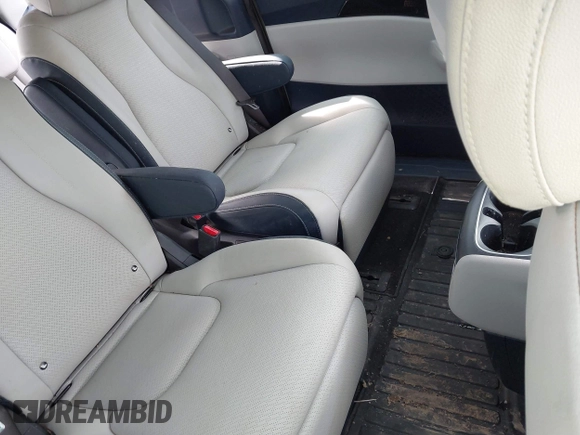 2025 Kia Carnival SX with VIN KNDNE5K33S6497315, listed as a IAAI auction lot 41133179 with 3,063 mi miles and . Bid and sale history available at DreamBid. Image 8.