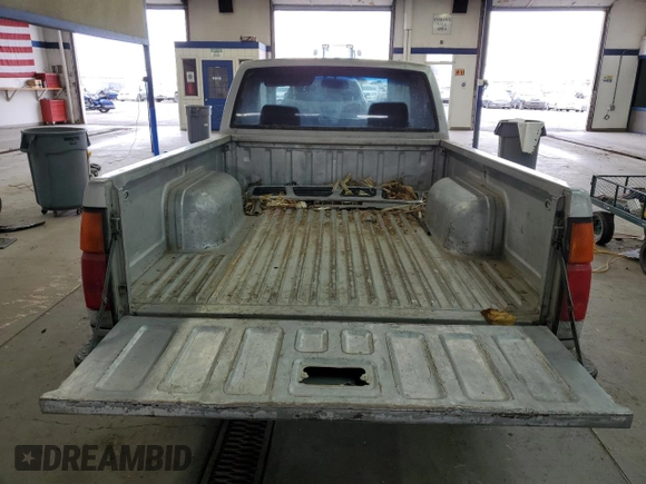 1987 Nissan Hardbody E z VIN JN6ND11S1HW006640, wystawiony jako Copart lot #78160004 z przebiegiem 403 406 mil mil oraz Szkoda całkowita • Salvage title. Historia ofert i sprzedaży dostępna na DreamBid. Obrazek 10.