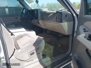2002 Chevrolet Tahoe LS with VIN 1GNEC13V52J284059, listed as a IAAI auction lot 41899231 with 390,173 mi miles. Bid and sale history available at carsss.com. Image 5.