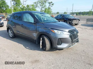 2023 Nissan Kicks S z VIN 3N1CP5BV2PL487717, wystawiony jako IAAI lot #42228018 z przebiegiem 44 419 mil mil oraz . Historia ofert i sprzedaży dostępna na DreamBid. Obrazek 1.