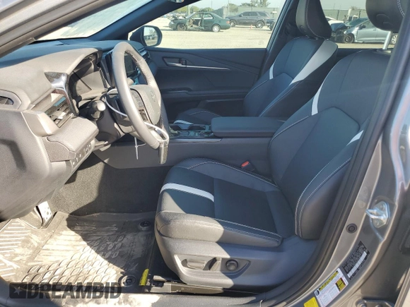 2025 Toyota Camry LE z VIN 4T1DAACK0SU539680, wystawiony jako Copart lot #42923805 z przebiegiem 7 571 mil mil oraz Szkoda całkowita • Salvage title. Historia ofert i sprzedaży dostępna na DreamBid. Obrazek 7.