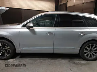 2017 Audi Q7 Premium Plus with VIN WA1LAAF76HD035953, listed as a IAAI auction lot 41816166 with 132,149 mi miles. Bid and sale history available at carsss.com. Image 14.