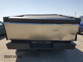 2024 Tesla Cybertruck z VIN 7G2CEHED9RA047674, wystawiony jako Copart lot #52544295 z przebiegiem 1323 mil mil oraz Szkody całkowita. Historia ofert i sprzedaży dostępna na DreamBid. Obrazek 6.