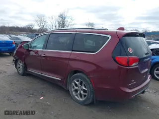 2017 Chrysler Pacifica Limited with VIN 2C4RC1GG1HR509569, listed as a IAAI auction lot 41807694 with 204,340 mi miles. Bid and sale history available at carsss.com. Image 3.