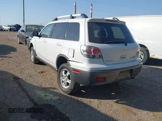 2004 Mitsubishi Outlander LS with VIN JA4LZ31F24U002784, listed as a IAAI auction lot 42069746 with 197,912 mi miles. Bid and sale history available at carsss.com. Image 3.