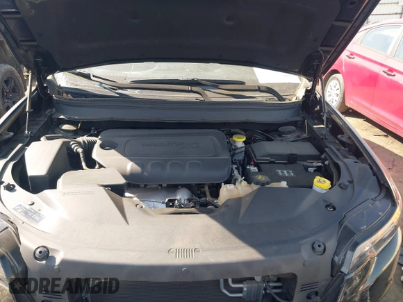 2020 Jeep Cherokee Latitude with VIN 1C4PJLCB2LD552784, listed as a IAAI auction lot 41908936 with 47,337 mi miles and . Bid and sale history available at DreamBid. Image 10.