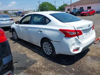 2017 Nissan Sentra S с VIN 3N1AB7AP2HY331301, выставлен на аукционе IAAI как лот 42651668 с пробегом 99 105 миль миль и . История ставок и продаж доступна на DreamBid. Изображение 3.