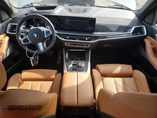 2024 BMW X5 xDrive40i z VIN 5UX23EU07R9U24113, wystawiony jako Copart lot #50386895 z przebiegiem 38 407 mil mil oraz Szkody całkowita. Historia ofert i sprzedaży dostępna na DreamBid. Obrazek 8.