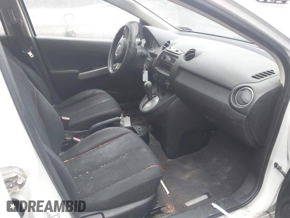 2012 Mazda 2 Touring z VIN JM1DE1LY4C0141202, wystawiony jako IAAI lot #41051663 z przebiegiem 160 364 mil mil oraz . Historia ofert i sprzedaży dostępna na DreamBid. Obrazek 5.