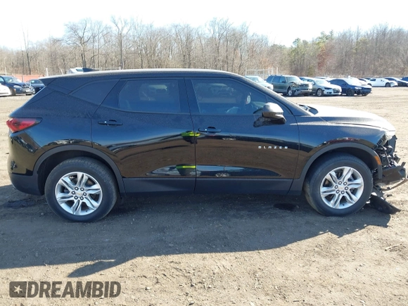 2021 Chevrolet Blazer LT z VIN 3GNKBCRS3MS565308, wystawiony jako IAAI lot #41675966 z przebiegiem 76 588 mil mil oraz . Historia ofert i sprzedaży dostępna na DreamBid. Obrazek 13.