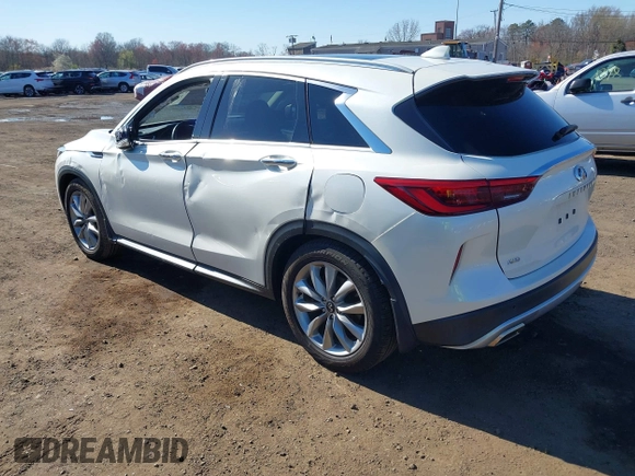 2020 Infiniti QX50 Luxe z VIN 3PCAJ5M33LF105608, wystawiony jako IAAI lot #41999630 z przebiegiem 44 245 mil mil oraz . Historia ofert i sprzedaży dostępna na DreamBid. Obrazek 3.