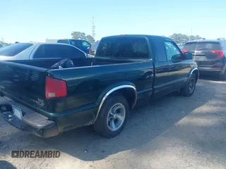 2002 Chevrolet S-10 LS with VIN 1GCCS19W028249908, listed as a IAAI auction lot 42019877 with Not Provided miles. Bid and sale history available at carsss.com. Image 4.
