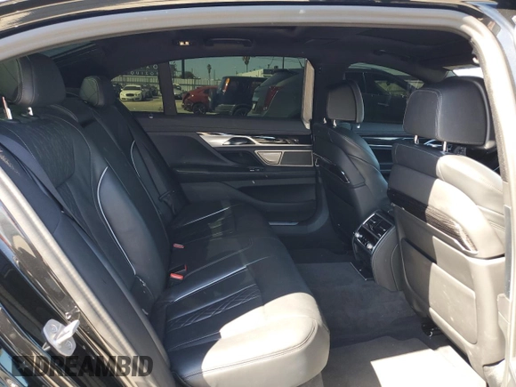 2022 BMW 7 Series 740i with VIN WBA7T2C00NCK41427, listed as a Copart auction lot 65962033 with 17,842 mi miles. Bid and sale history available at carsss.com. Image 10.