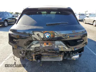 2022 BMW iX xDrive50 z VIN WB523CF06NCK54791, wystawiony jako Copart lot #68536822 z przebiegiem 1803 mil mil oraz . Historia ofert i sprzedaży dostępna na DreamBid. Obrazek 6.