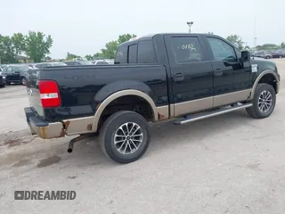 2006 Ford F-150 XLT z VIN 1FTPW14576FB34065, wystawiony jako IAAI lot #42500162 z przebiegiem 212 114 mil mil oraz . Historia ofert i sprzedaży dostępna na DreamBid. Obrazek 4.