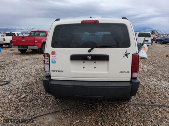 2008 Dodge Nitro SXT with VIN 1D8GU28KX8W285322, listed as a Copart auction lot 49968205 with 179,298 mi miles and Salvage Title. Bid and sale history available at carsss.com. Image 6.