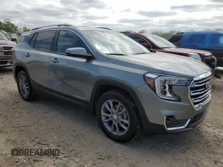 2024 GMC Terrain SLT z VIN 3GKALVEG5RL224500, wystawiony jako Copart lot #57138525 z przebiegiem 6 152 mil mil oraz Czysty tytuł • Clean title. Historia ofert i sprzedaży dostępna na DreamBid. Obrazek 4.