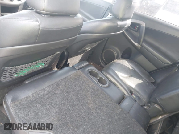 2008 Toyota RAV4 Sport z VIN JTMZD32V886058131, wystawiony jako IAAI lot #42439651 z przebiegiem 236 554 mil mil oraz . Historia ofert i sprzedaży dostępna na DreamBid. Obrazek 8.