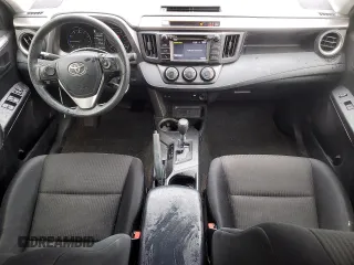 2017 Toyota RAV4 LE z VIN JTMZFREV5HJ130828, wystawiony jako Copart lot #58400825 z przebiegiem 99 116 mil mil oraz Szkoda całkowita • Salvage title. Historia ofert i sprzedaży dostępna na DreamBid. Obrazek 8.
