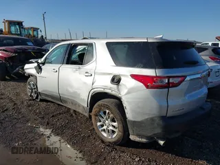 2020 Chevrolet Traverse LS z VIN 1GNERFKW8LJ183878, wystawiony jako IAAI lot #41719712 z przebiegiem 76 165 mil mil oraz . Historia ofert i sprzedaży dostępna na DreamBid. Obrazek 3.