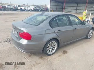 2011 BMW 3 Series 328i xDrive z VIN WBAPK5C52BF123454, wystawiony jako IAAI lot #42108474 z przebiegiem 111 165 mil mil oraz . Historia ofert i sprzedaży dostępna na DreamBid. Obrazek 4.