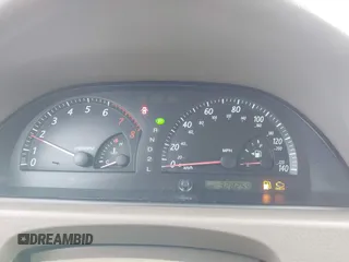 2002 Toyota Camry LE z VIN 4T1BE32K82U005531, wystawiony jako IAAI lot #41650283 z przebiegiem 328 259 mil mil oraz . Historia ofert i sprzedaży dostępna na DreamBid. Obrazek 7.